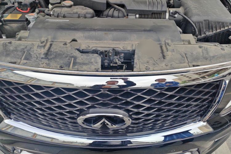 Used Infiniti QX80 2016 5.6L 4WD Engine Bay