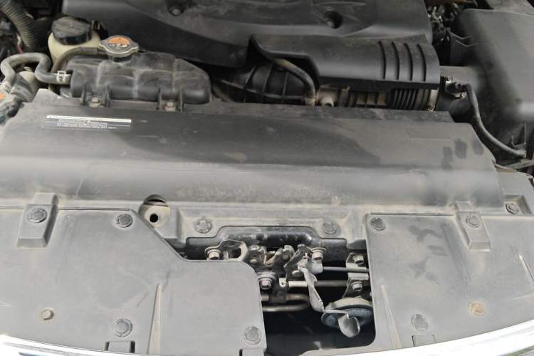 Used Infiniti QX80 2016 5.6L 4WD Engine Bay