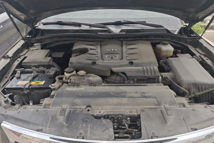 Used Infiniti QX80 2016 5.6L 4WD Engine Bay