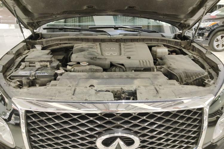 Used Infiniti QX80 2016 5.6L 4WD Engine Bay
