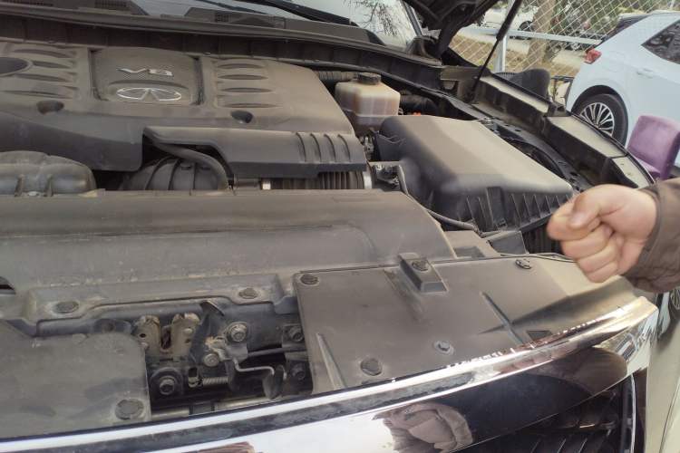 Used Infiniti QX80 2016 5.6L 4WD Engine Bay Left