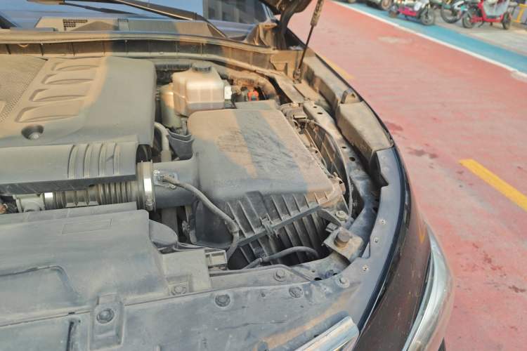 Used Infiniti QX80 2016 5.6L 4WD Engine Bay Left