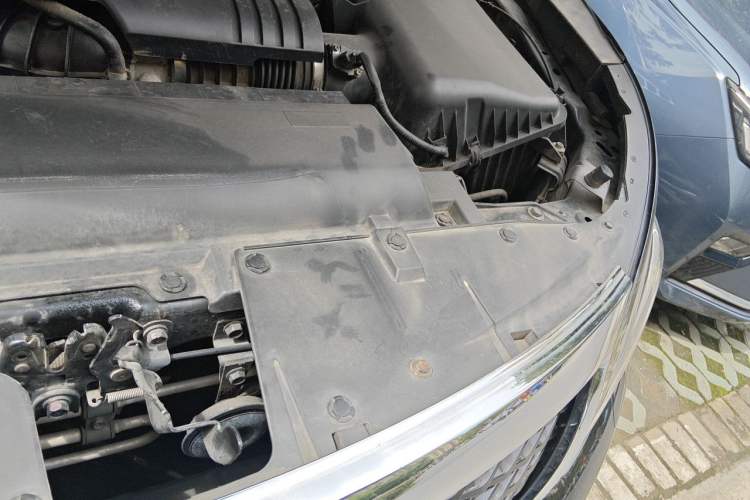 Used Infiniti QX80 2016 5.6L 4WD Engine Bay Left