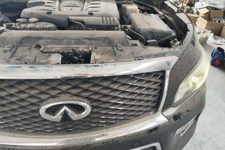 Used Infiniti QX80 2016 5.6L 4WD Engine Bay Left