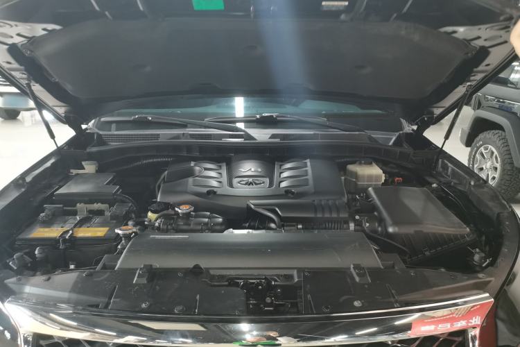 Used Infiniti QX80 2016 5.6L 4WD Engine Bay