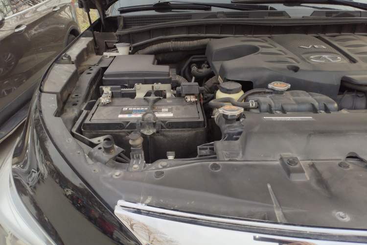 Used Infiniti QX80 2016 5.6L 4WD Engine Bay Right