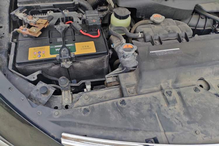 Used Infiniti QX80 2016 5.6L 4WD Engine Bay Right