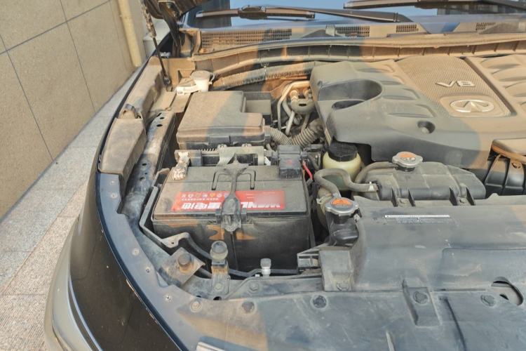 Used Infiniti QX80 2016 5.6L 4WD Engine Bay Right