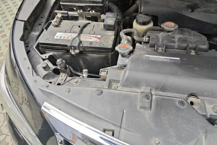 Used Infiniti QX80 2016 5.6L 4WD Engine Bay Right