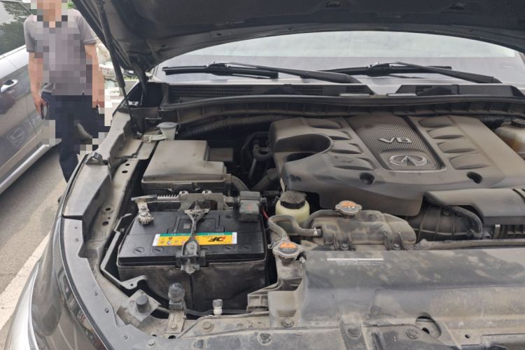Used Infiniti QX80 2016 5.6L 4WD Engine Bay Right