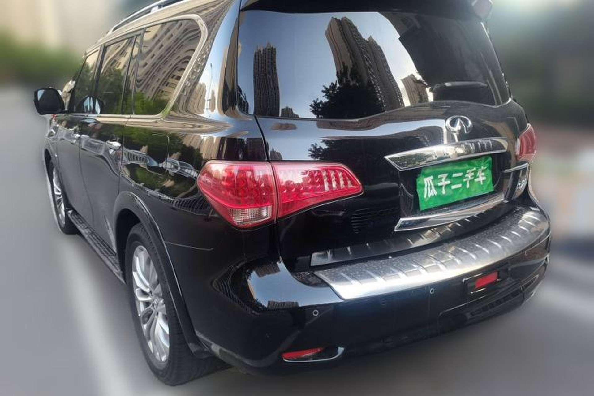 Used Infiniti QX80 2016 5.6L 4WD Exterior 3