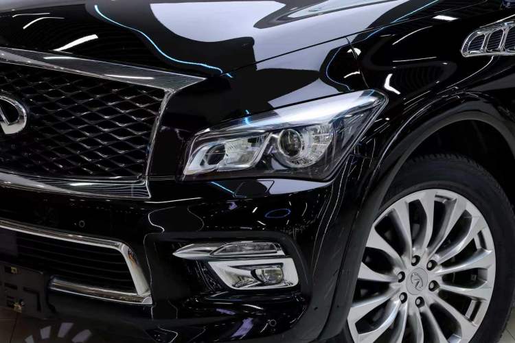 Used Infiniti QX80 2016 5.6L 4WD Exterior 8