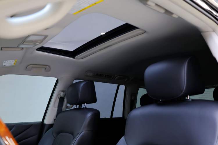Used Infiniti QX80 2016 5.6L 4WD Headliner