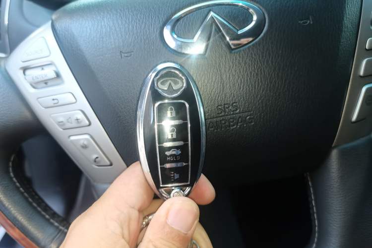 Used Infiniti QX80 2016 5.6L 4WD Interior 1