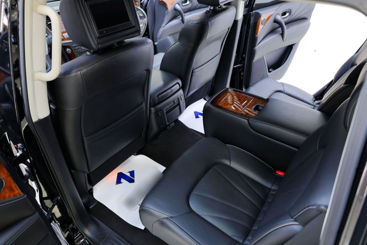 Used Infiniti QX80 2016 5.6L 4WD Interior 11