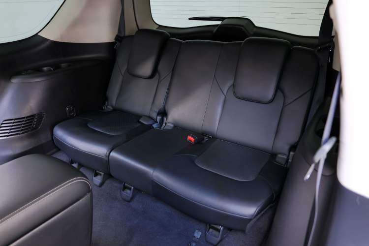 Used Infiniti QX80 2016 5.6L 4WD Interior 14