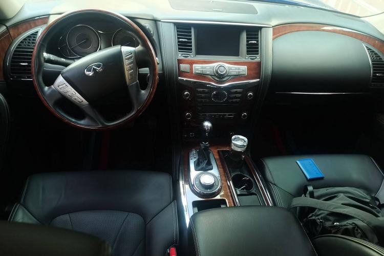 Used Infiniti QX80 2016 5.6L 4WD Interior 2