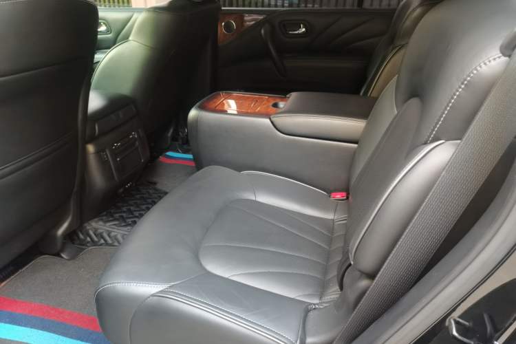 Used Infiniti QX80 2016 5.6L 4WD Interior 4