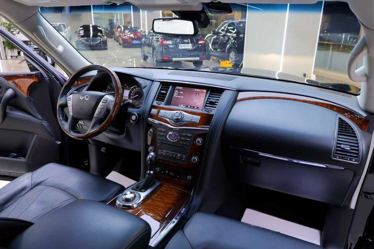 Used Infiniti QX80 2016 5.6L 4WD Interior 4