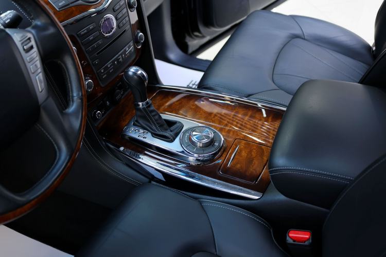Used Infiniti QX80 2016 5.6L 4WD Interior 5