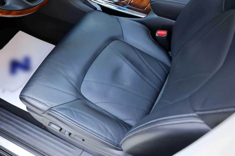 Used Infiniti QX80 2016 5.6L 4WD Interior 7