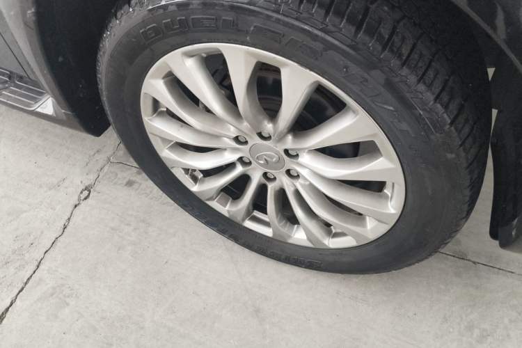 Used Infiniti QX80 2016 5.6L 4WD Right Front Wheel Hub