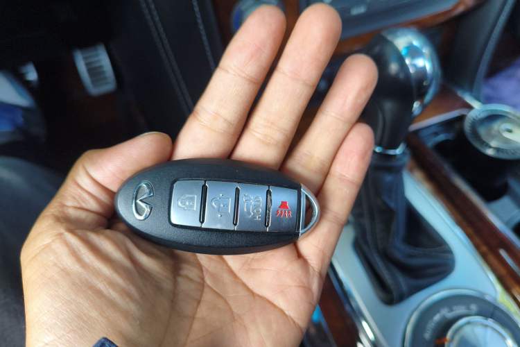Used Infiniti QX80 2016 5.6L 4WD Vehicle Key