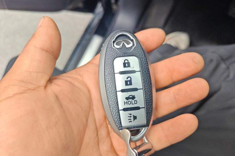 Used Infiniti QX80 2016 5.6L 4WD Vehicle Key