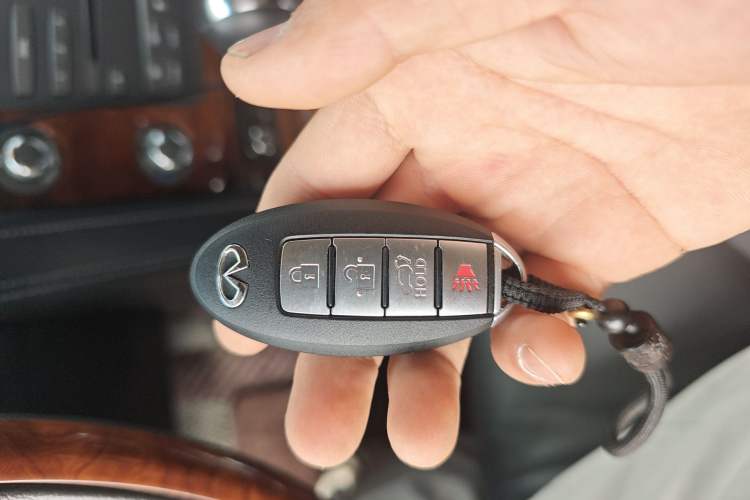 Used Infiniti QX80 2016 5.6L 4WD Vehicle Key