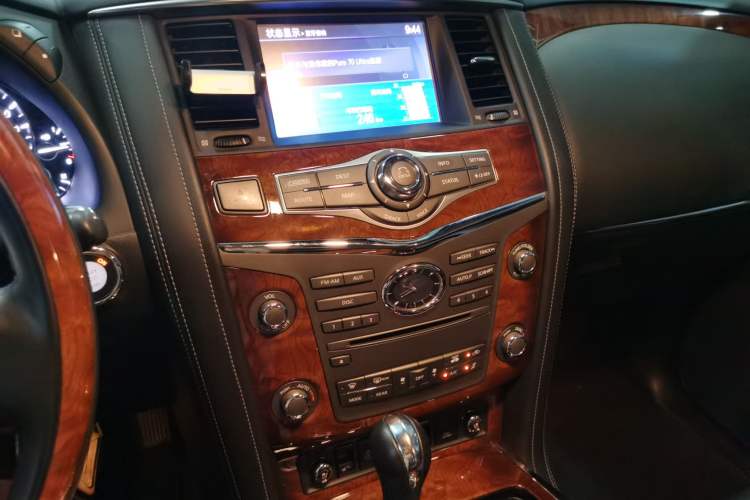 Used Infiniti QX80 2016 5.6L 4WD Audio And AC Panel