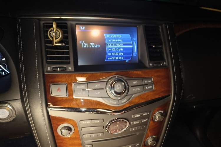 Used Infiniti QX80 2016 5.6L 4WD Audio And AC Panel