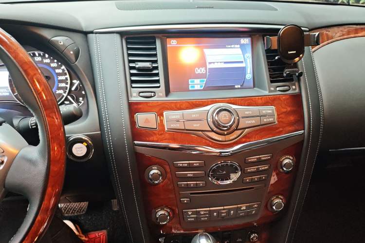 Used Infiniti QX80 2016 5.6L 4WD Audio And AC Panel