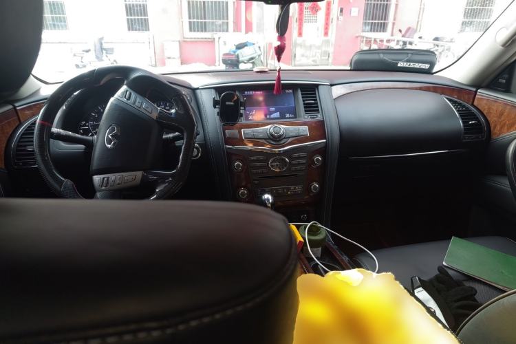 Used Infiniti QX80 2016 5.6L 4WD Center Console