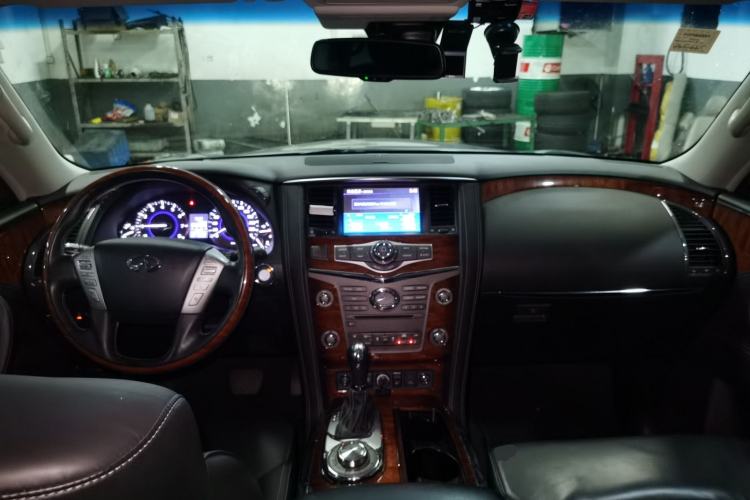 Used Infiniti QX80 2016 5.6L 4WD Center Console