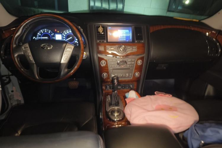 Used Infiniti QX80 2016 5.6L 4WD Center Console