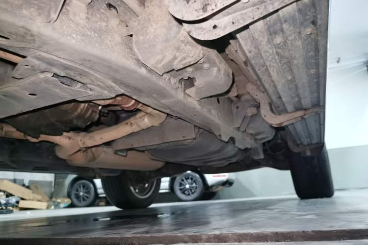 Used Infiniti QX80 2016 5.6L 4WD Chassis Front Left