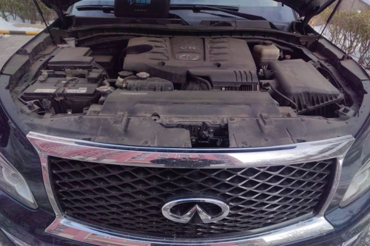 Used Infiniti QX80 2016 5.6L 4WD Engine Bay