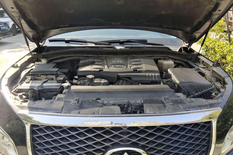 Used Infiniti QX80 2016 5.6L 4WD Engine Bay