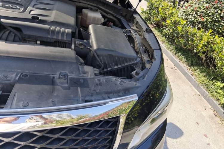Used Infiniti QX80 2016 5.6L 4WD Engine Bay Left