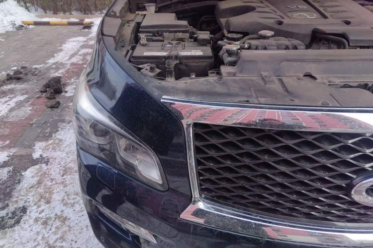 Used Infiniti QX80 2016 5.6L 4WD Engine Bay Right