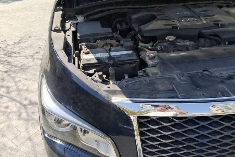 Used Infiniti QX80 2016 5.6L 4WD Engine Bay Right
