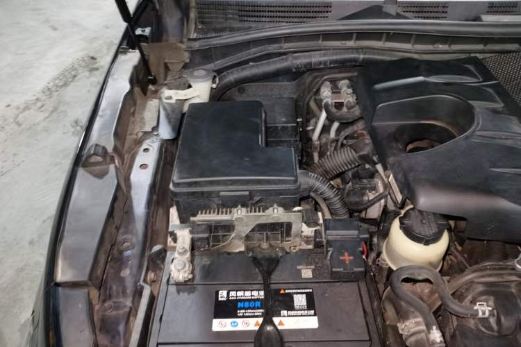 Used Infiniti QX80 2016 5.6L 4WD Engine Bay Right