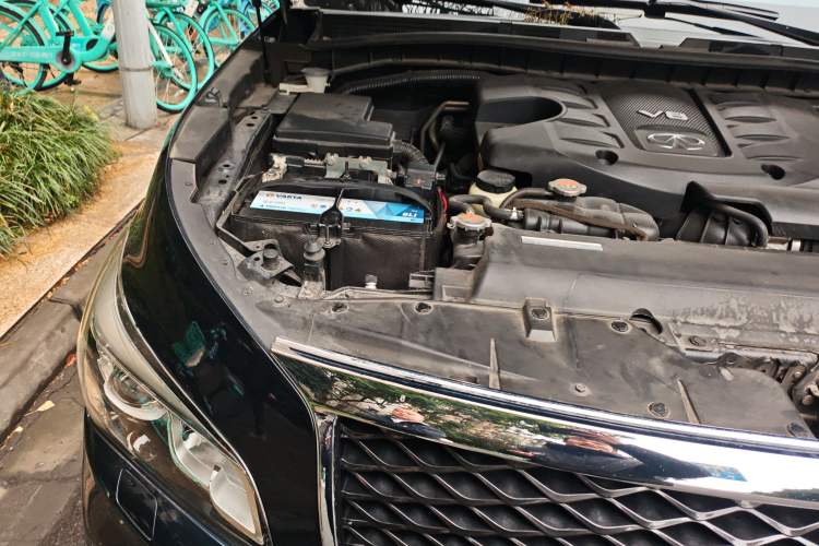 Used Infiniti QX80 2016 5.6L 4WD Engine Bay Right