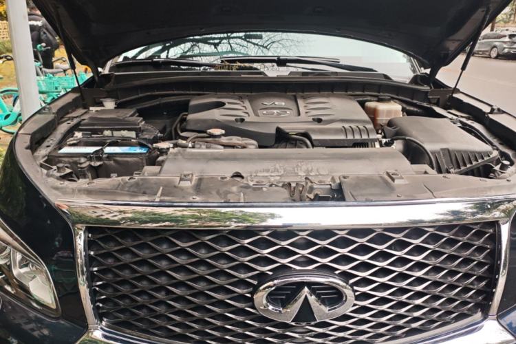 Used Infiniti QX80 2016 5.6L 4WD Engine Bay