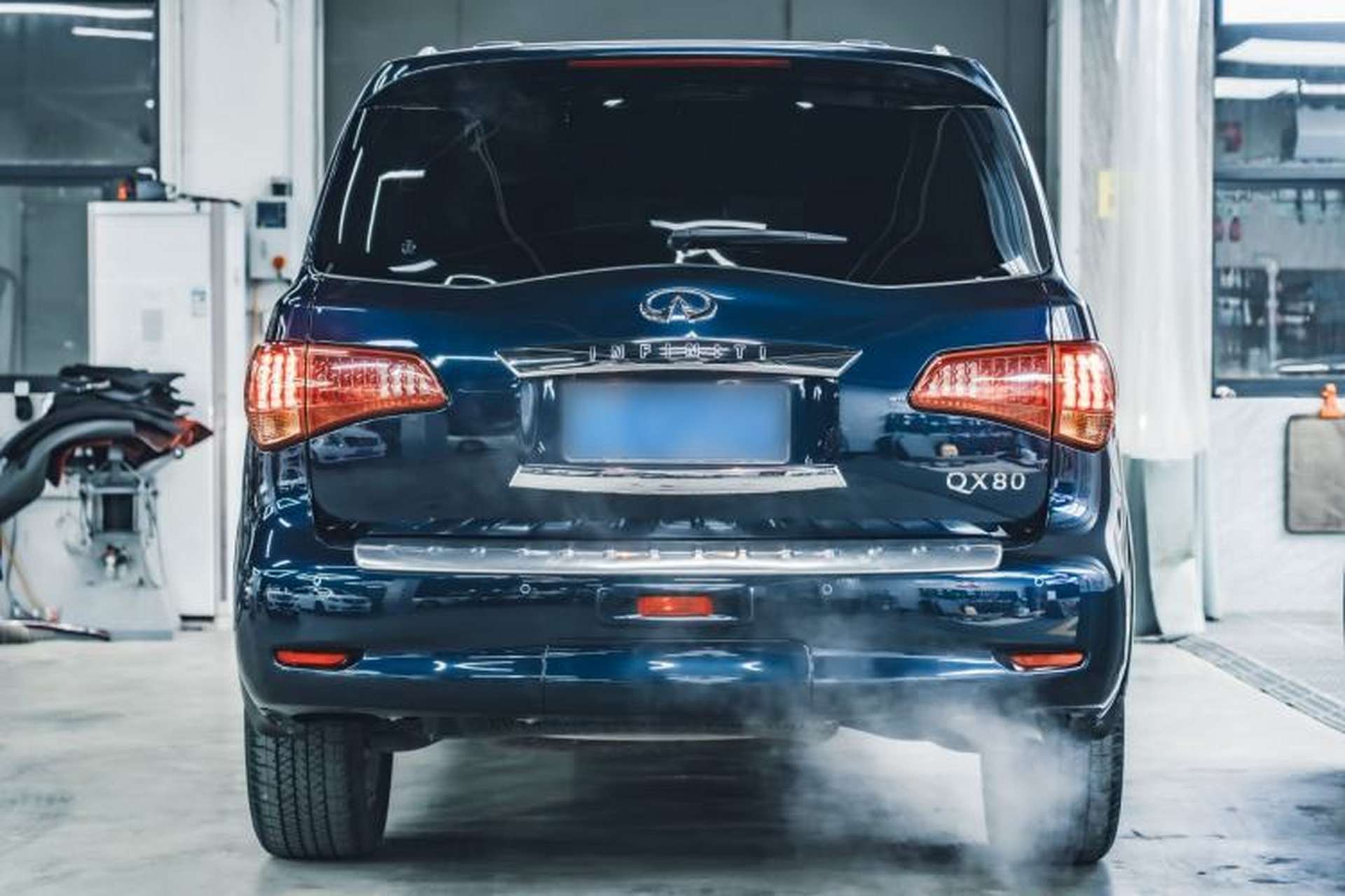 Used Infiniti QX80 2016 5.6L 4WD Exterior 8
