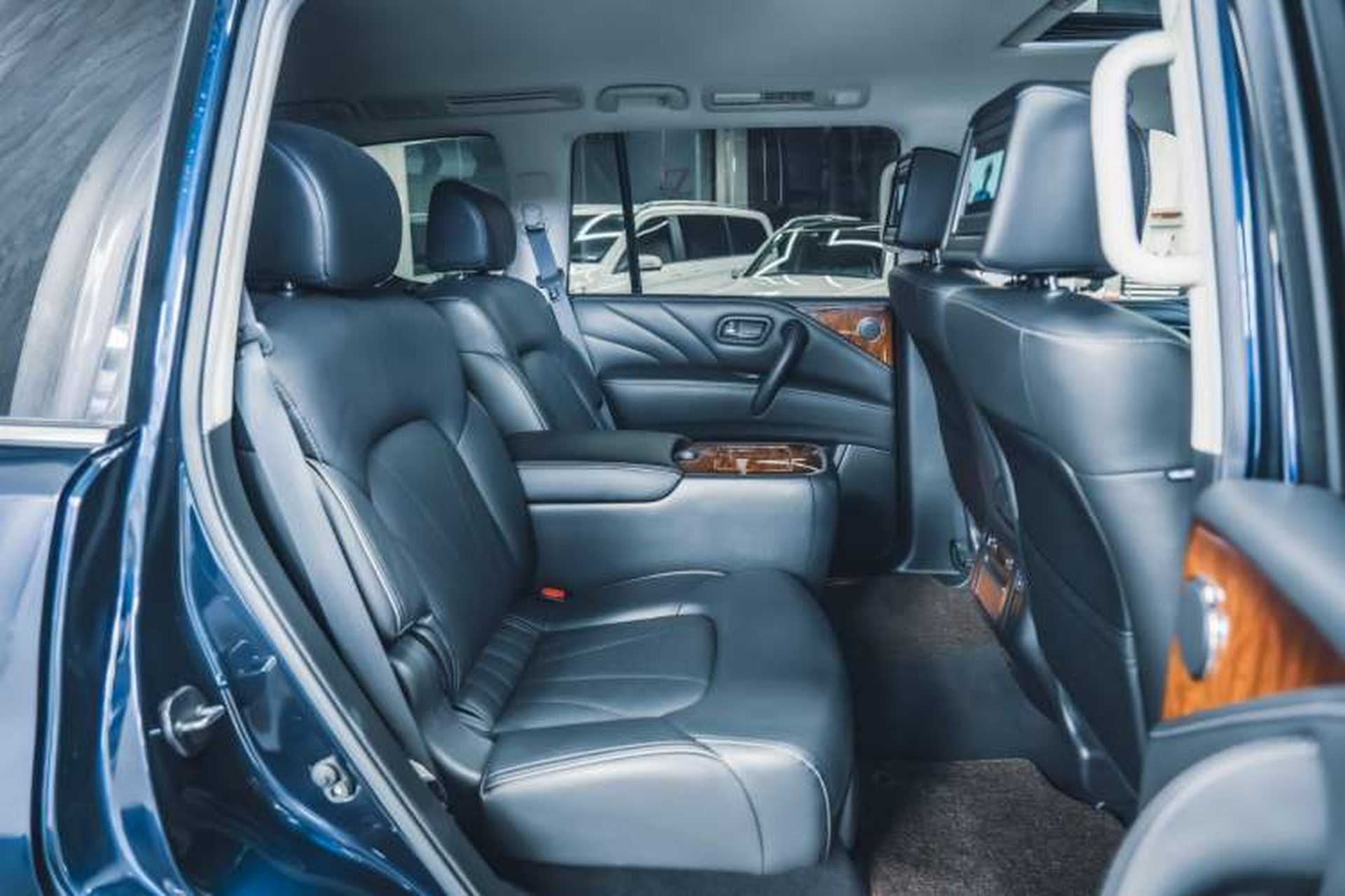 Used Infiniti QX80 2016 5.6L 4WD Interior 11