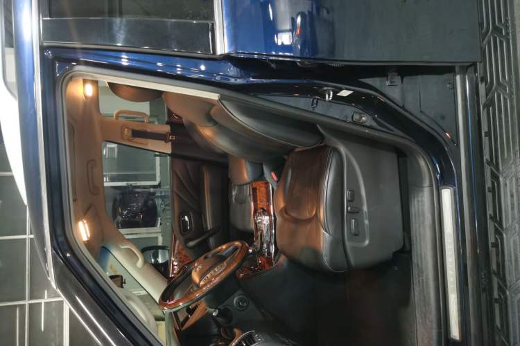Used Infiniti QX80 2016 5.6L 4WD Left Front Seat