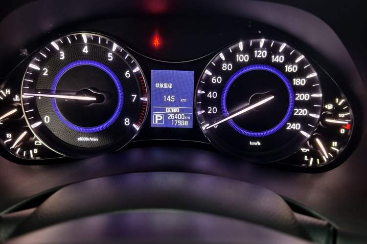 Used Infiniti QX80 2016 5.6L 4WD Odometer Close Up