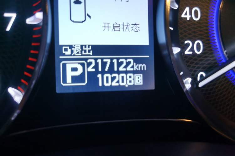 Used Infiniti QX80 2016 5.6L 4WD Odometer Close Up