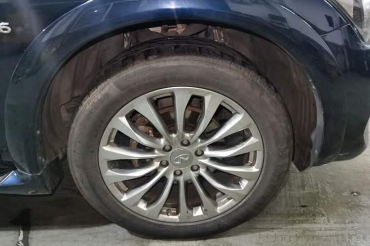 Used Infiniti QX80 2016 5.6L 4WD Right Front Wheel Hub